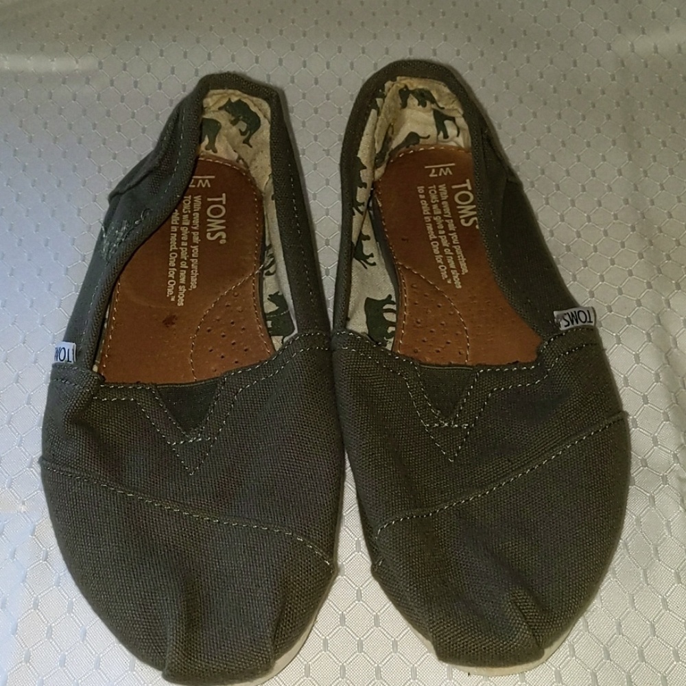 TOMS Olive women size 7